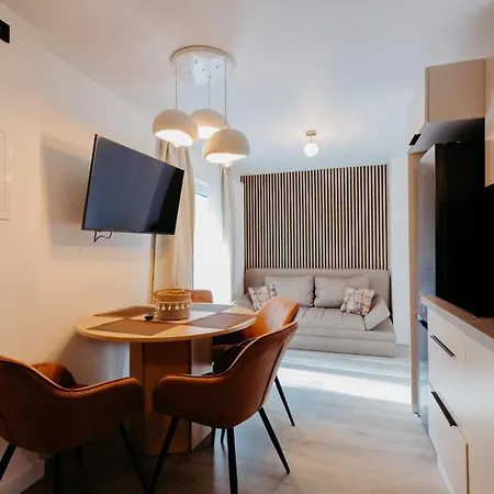شقة Neues Modernes Apartment, 3 Zimmer, 7 Betten, Kueche, 1,5 Badezimmer *